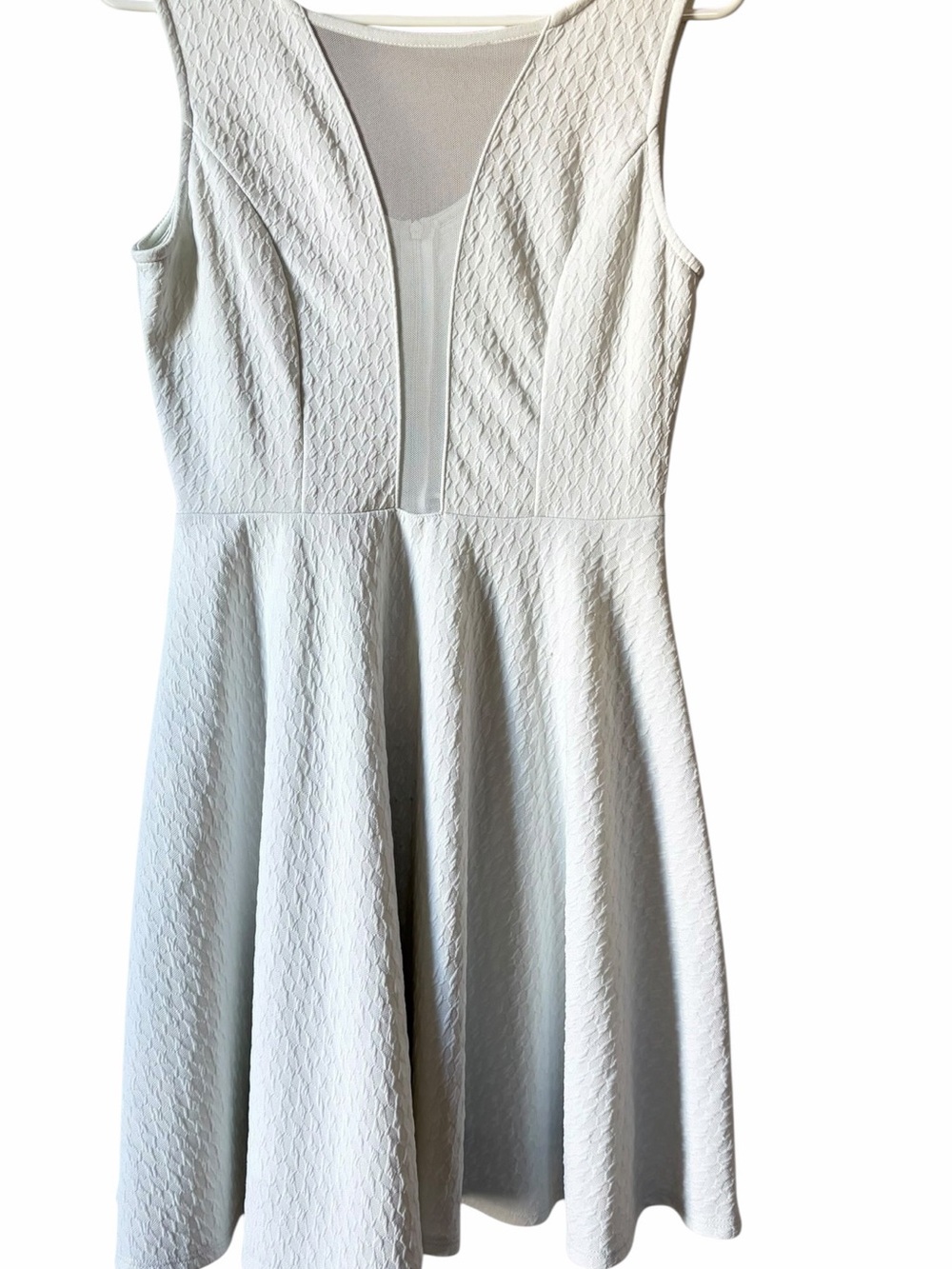 Women’s Leola Couture White Sleeveless Fit and Flare Dress, Size M